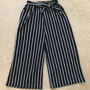 High Waisted Striped Wide Leg Crop Pants (S/M)